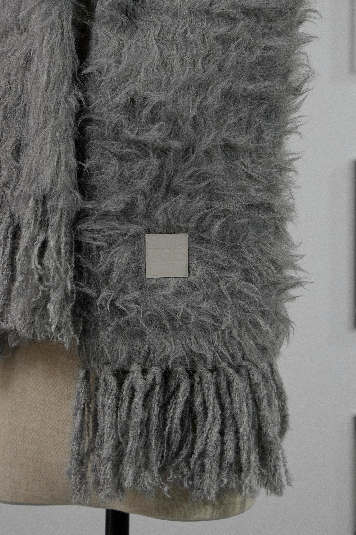 thetoe マフラー Pigalle shaggy muffler – THE TOÉ