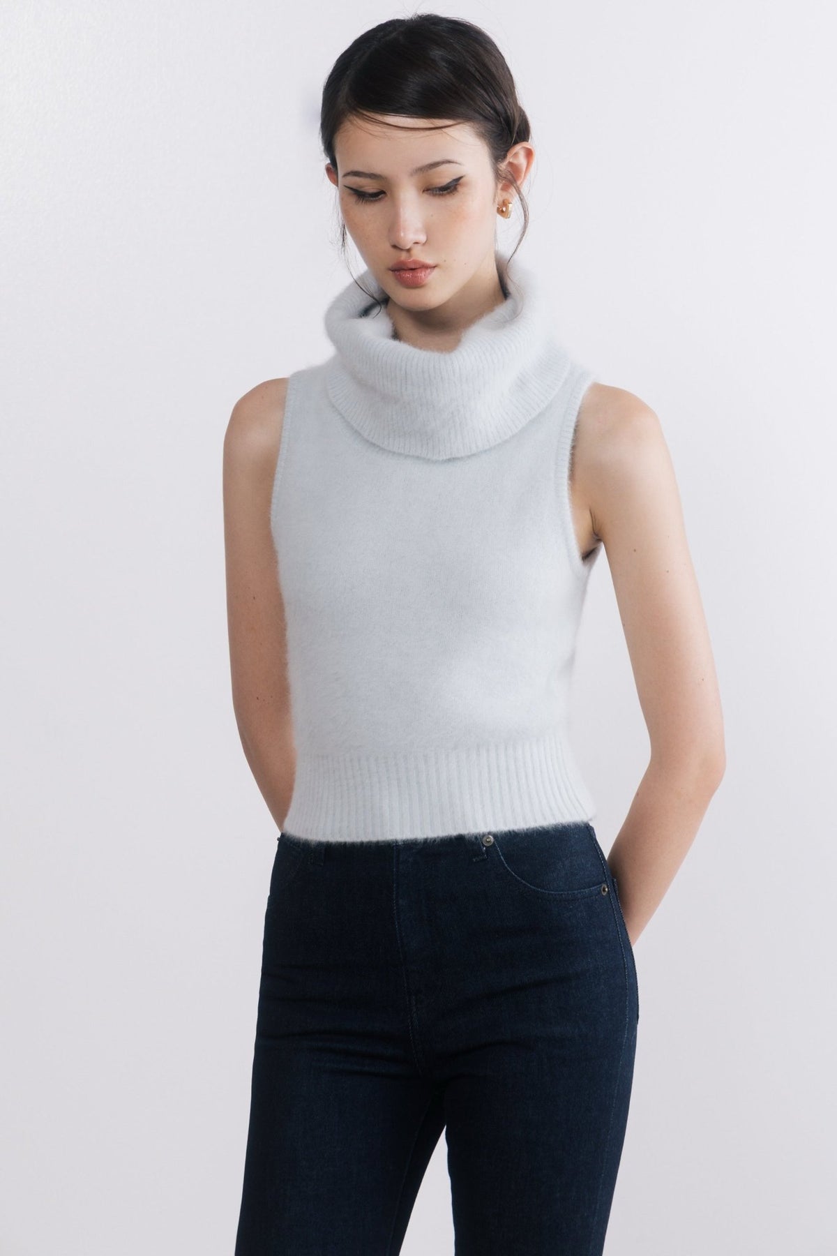 Kerava Sleeveless Turtleneck Knit