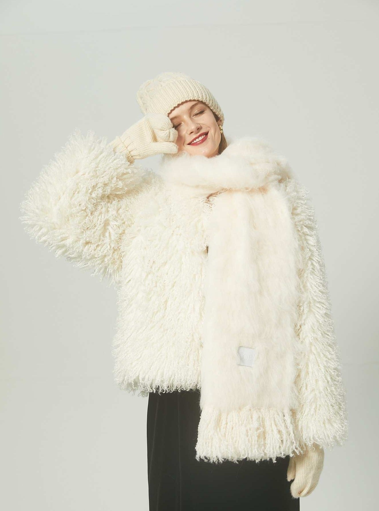 Pigalle shaggy muffler