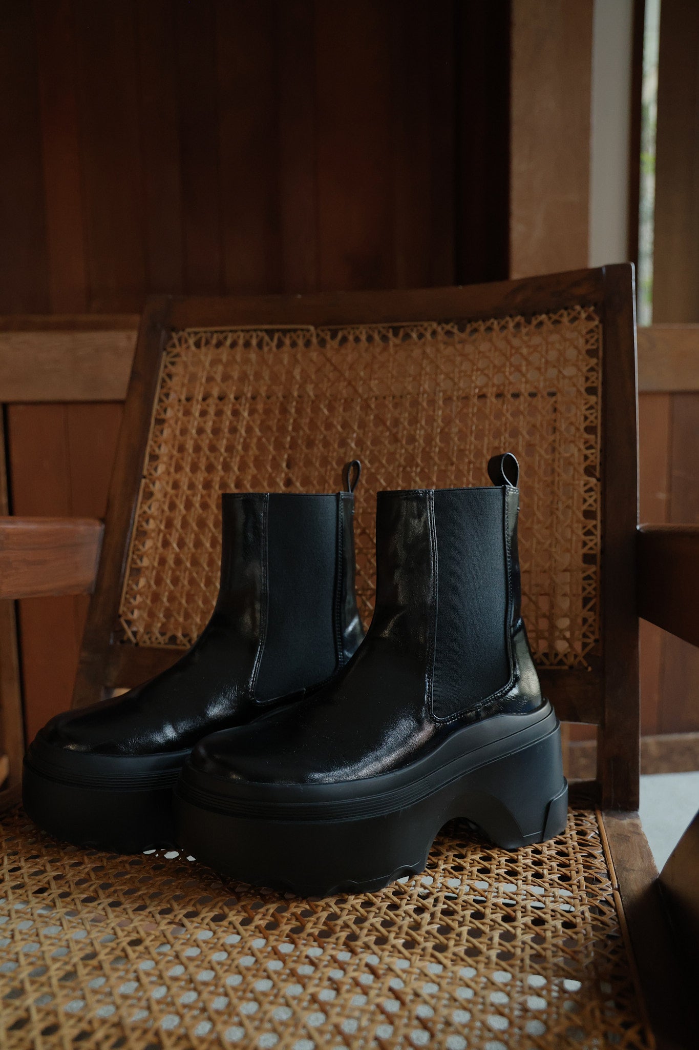 Alter Short Boots
