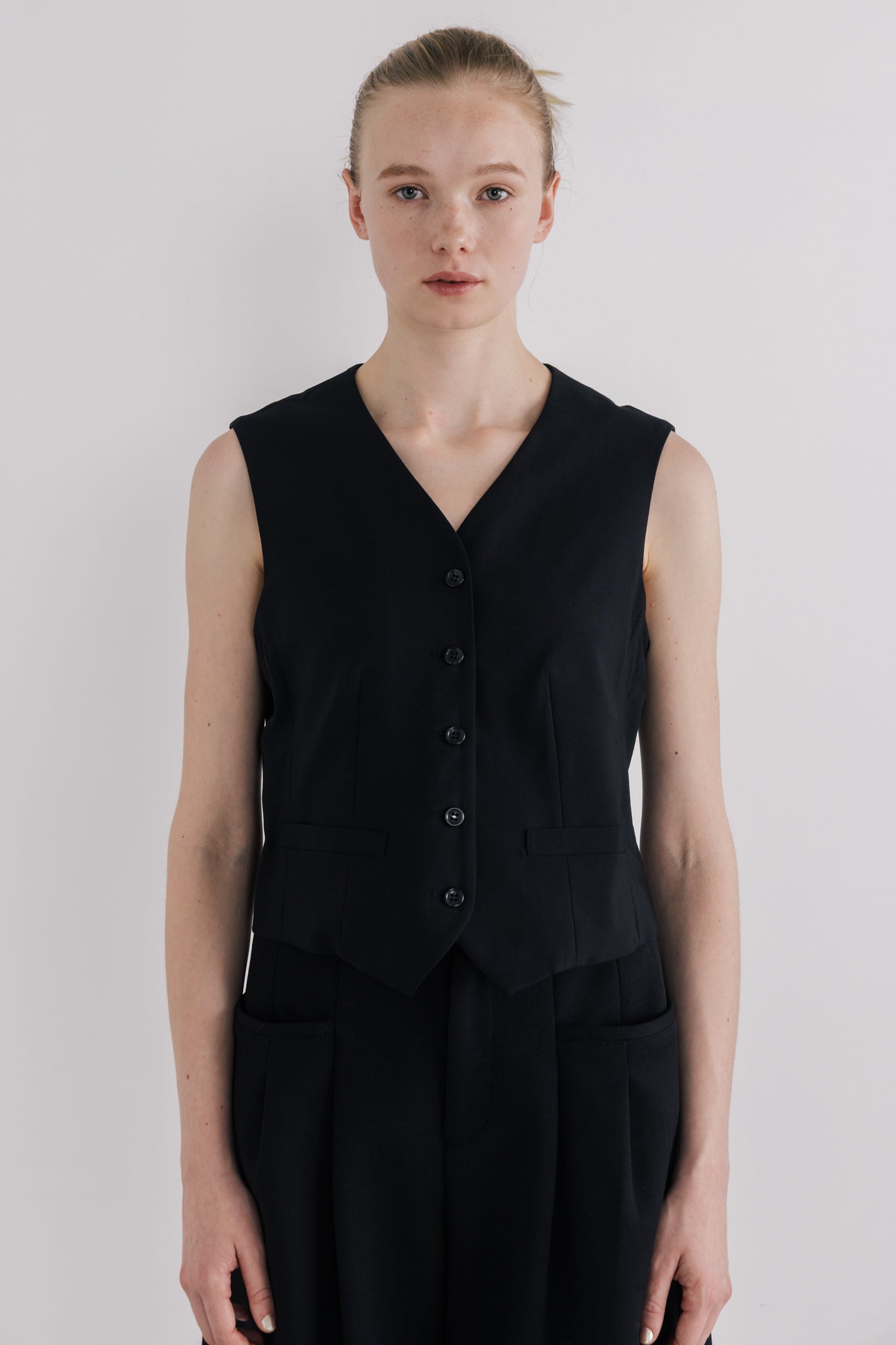 THE TOE Astoria Open Shoulders Vest Mサイズ Astoria Open Shoulders Vest – THE TOÉ