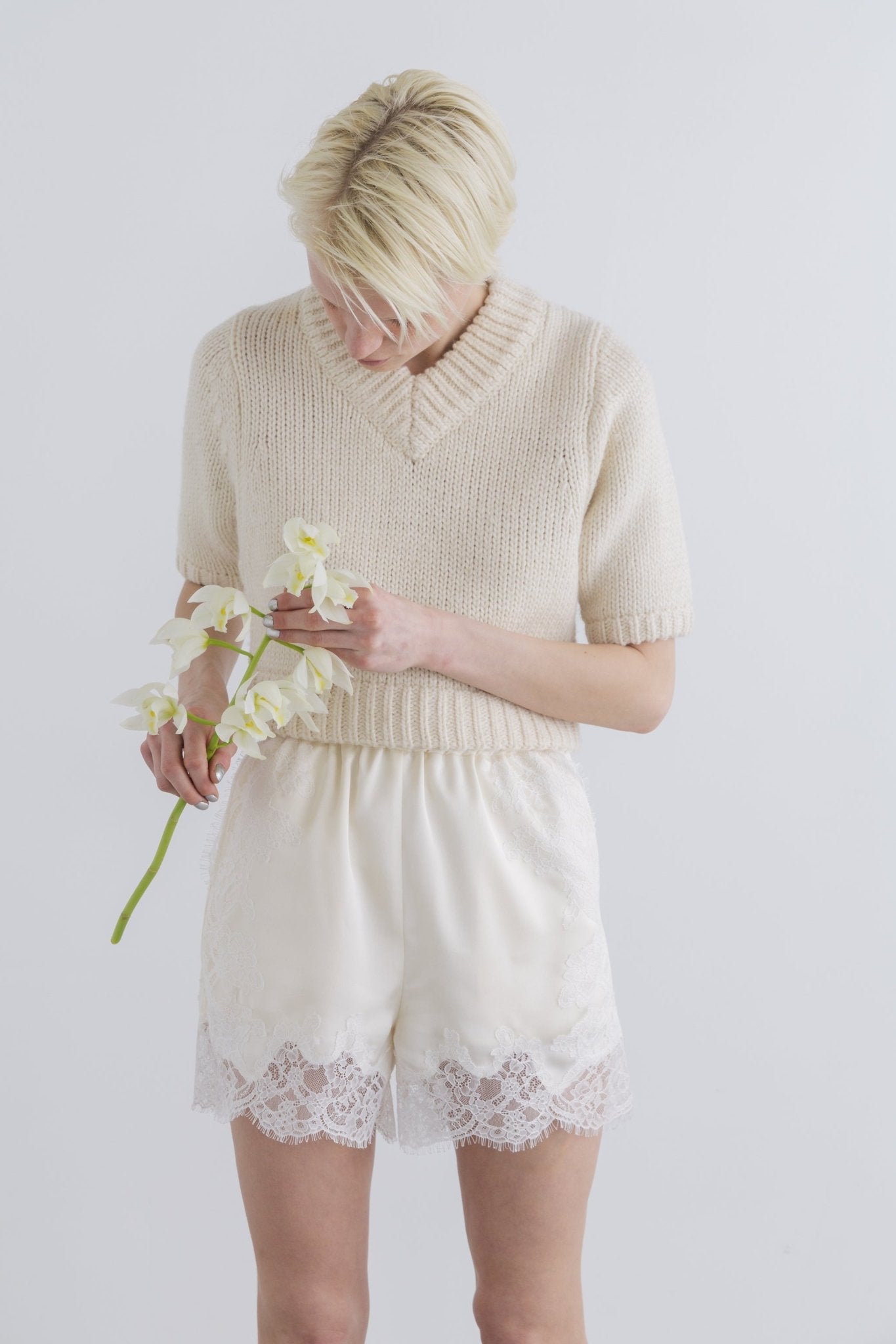 Sneek Lace Short Pants