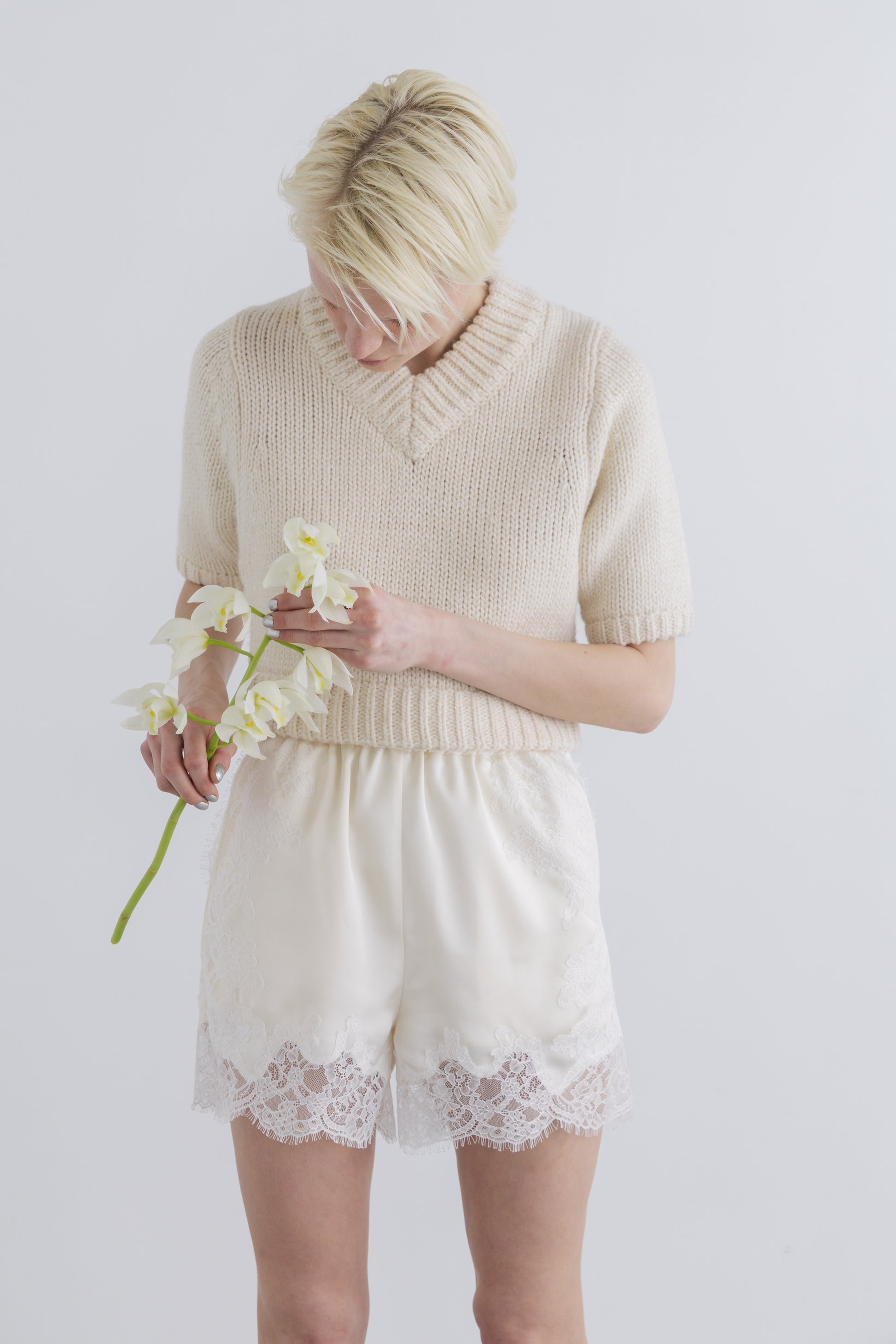 Sneek Lace Short Pants