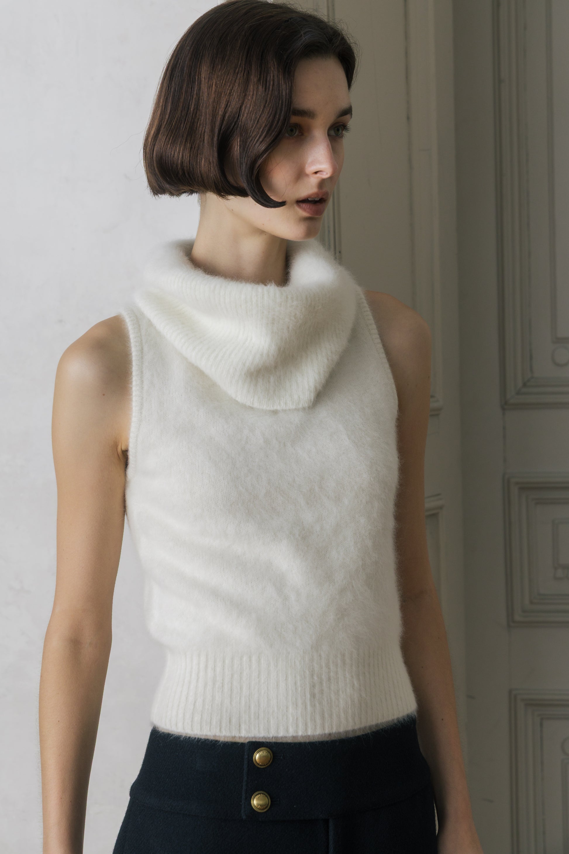 Kerava Sleeveless Turtleneck Knit