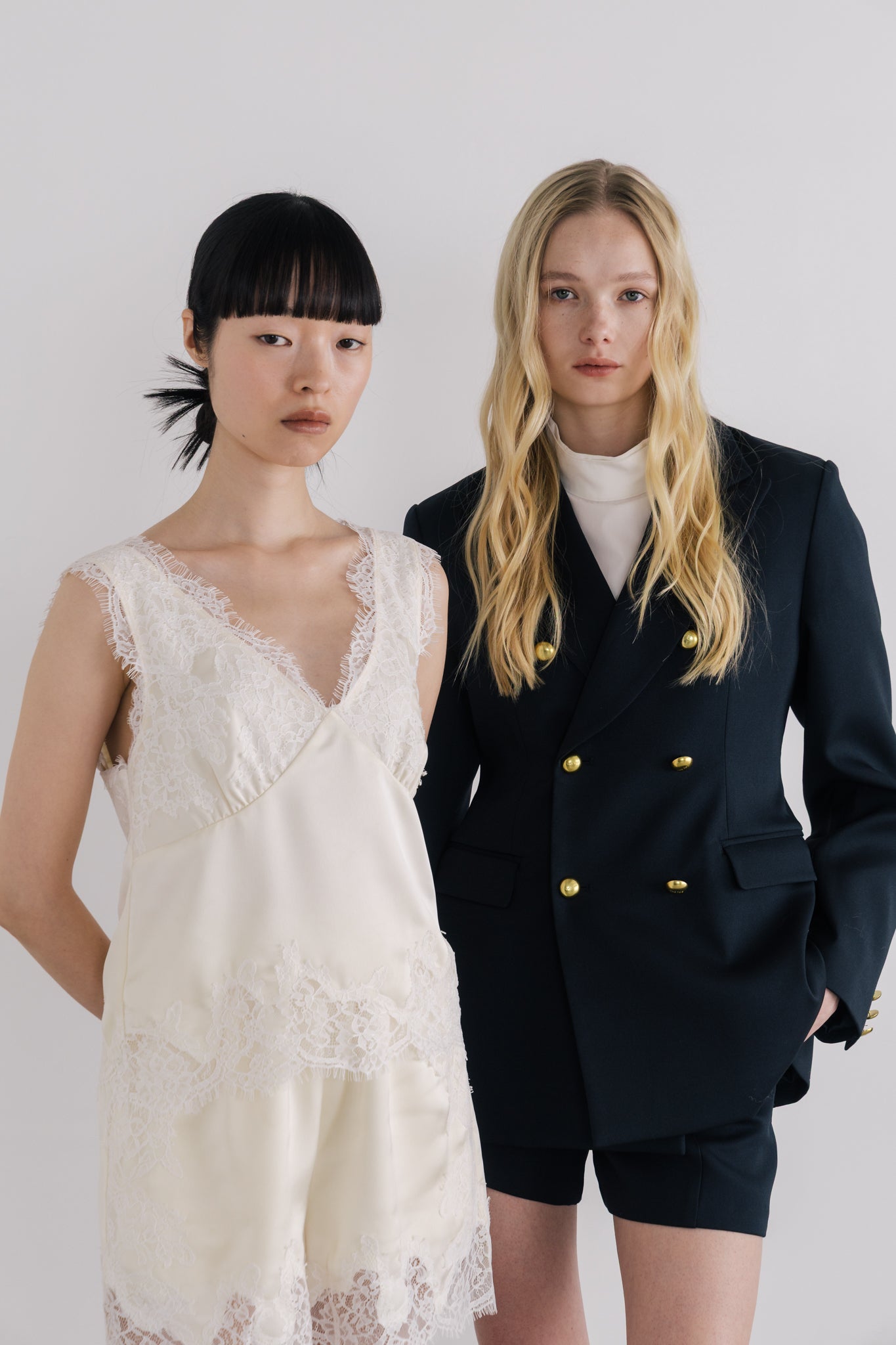 Sneek Lace Short Pants