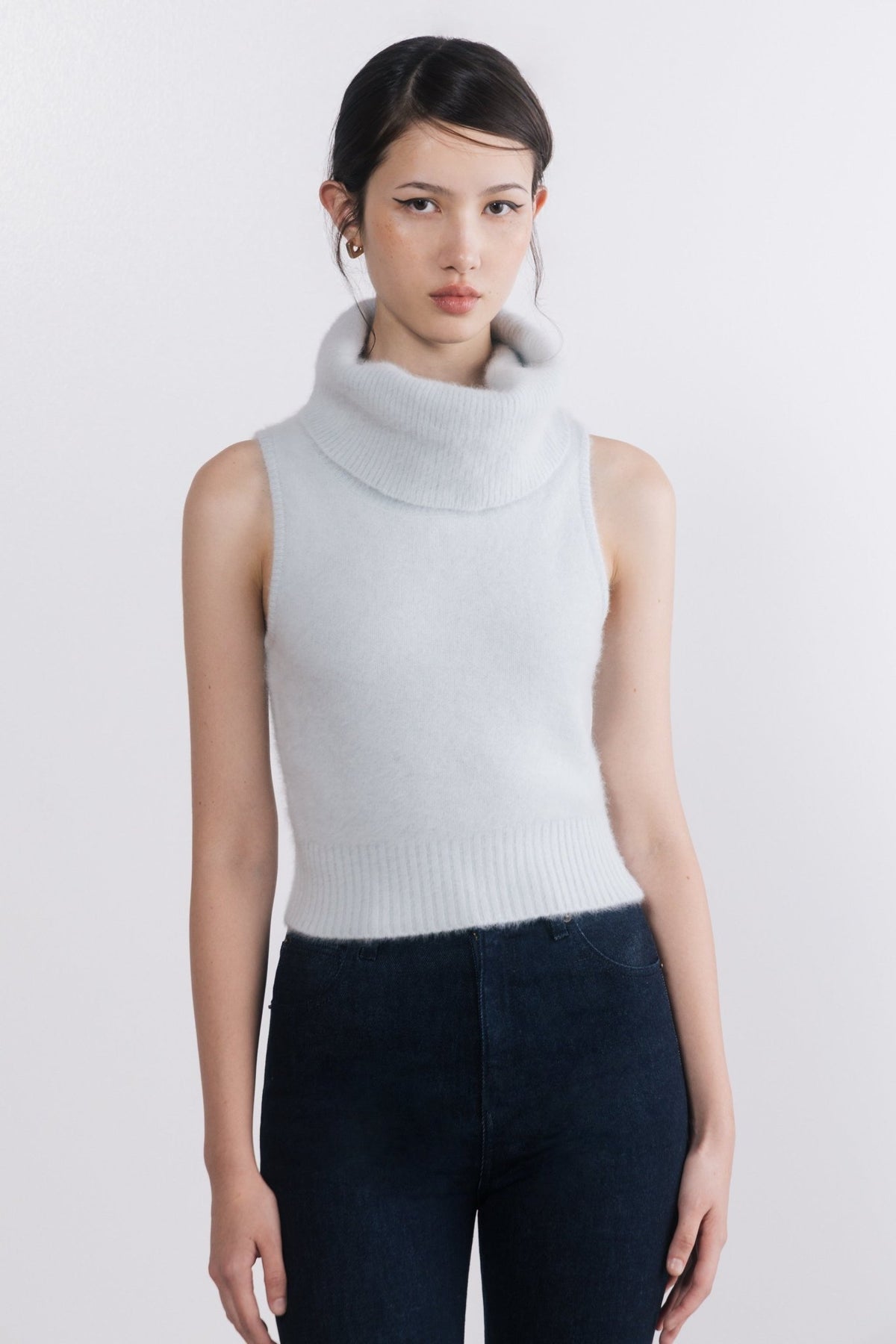 Kerava Sleeveless Turtleneck Knit