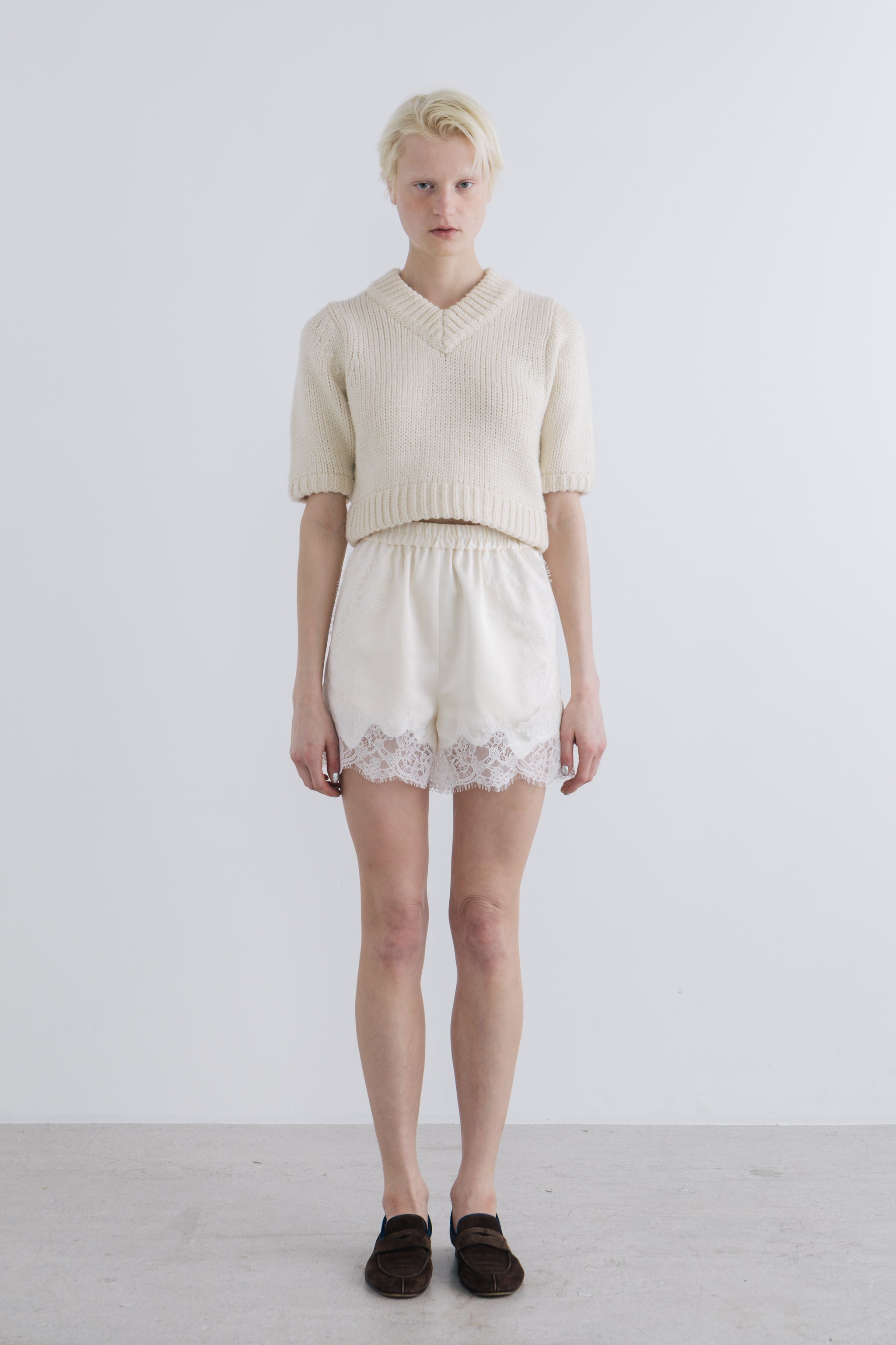 Sneek Lace Short Pants