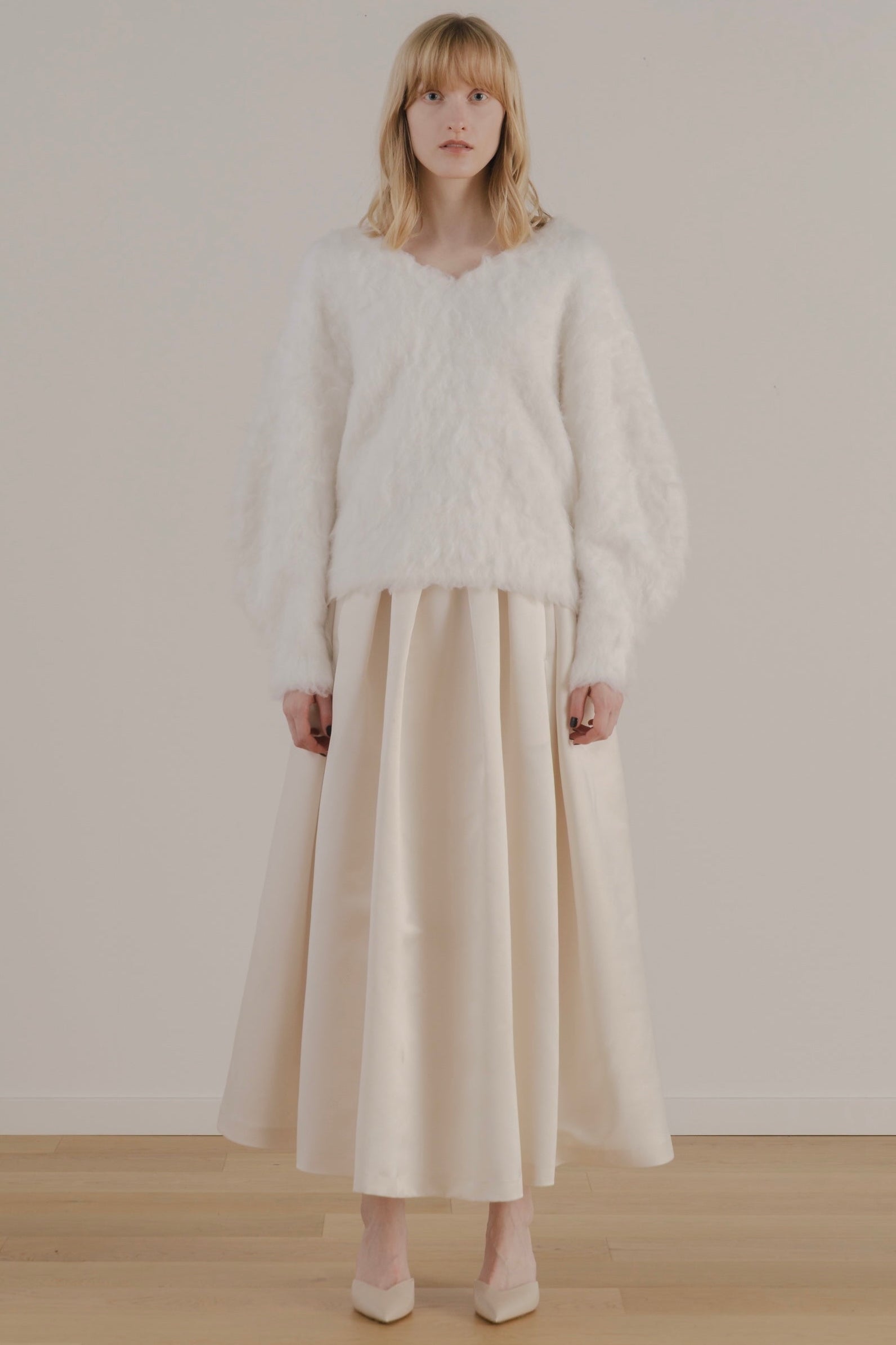 Eltz Shaggy Vneck Knit – THE TOÉ