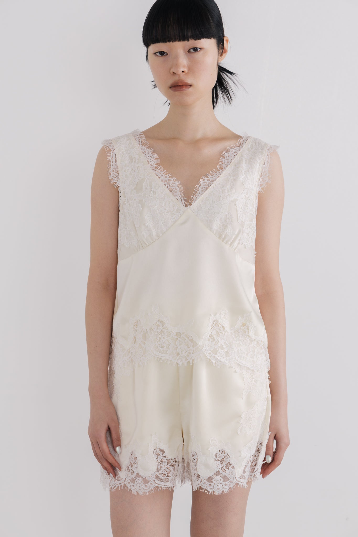 Sneek Lace Short Pants