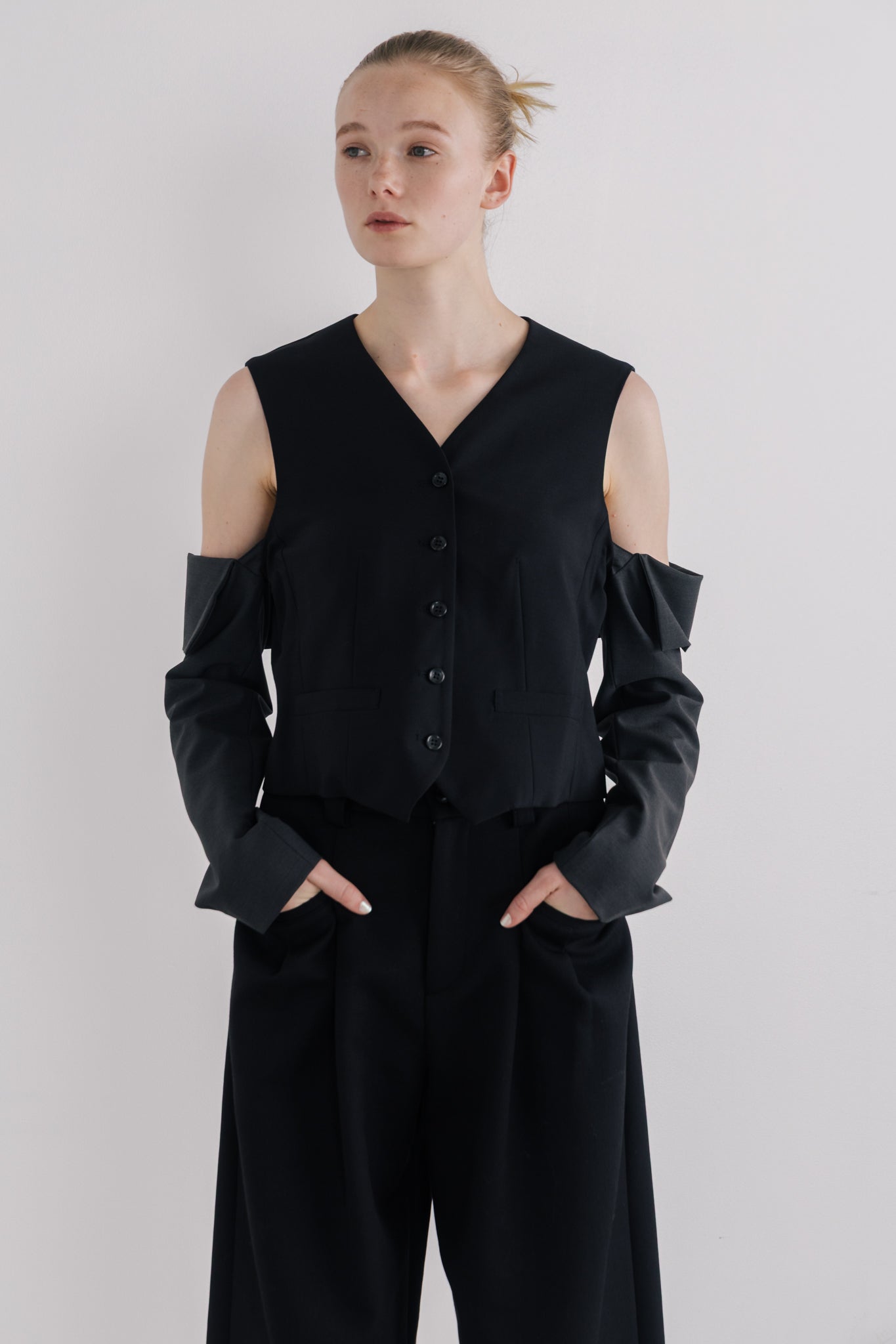 Astoria Open Shoulders Vest – THE TOÉ