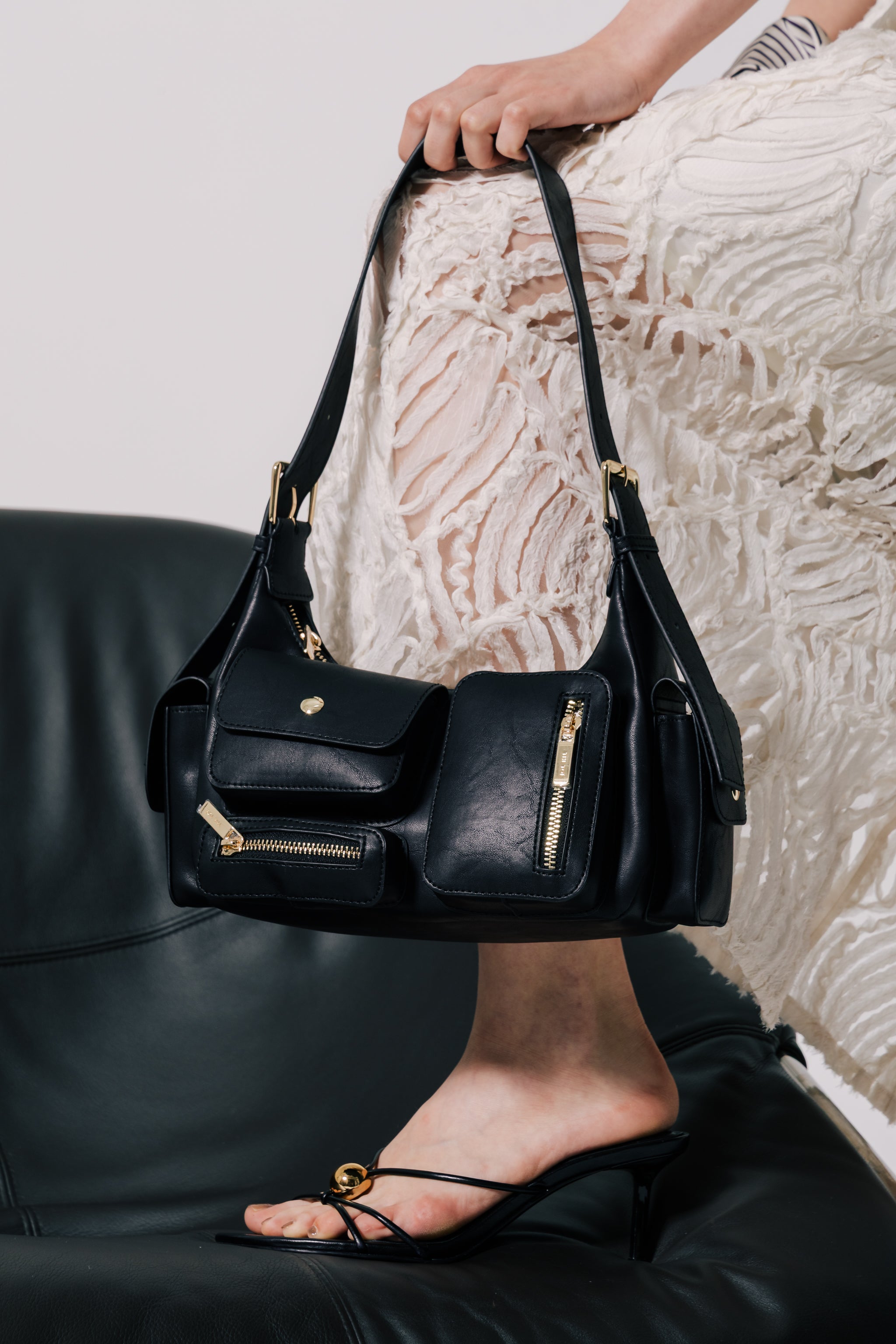 unfold Two-tone strap bag BBH1320 追跡付 Brick Multi Pocket Bag – THE TOÉ