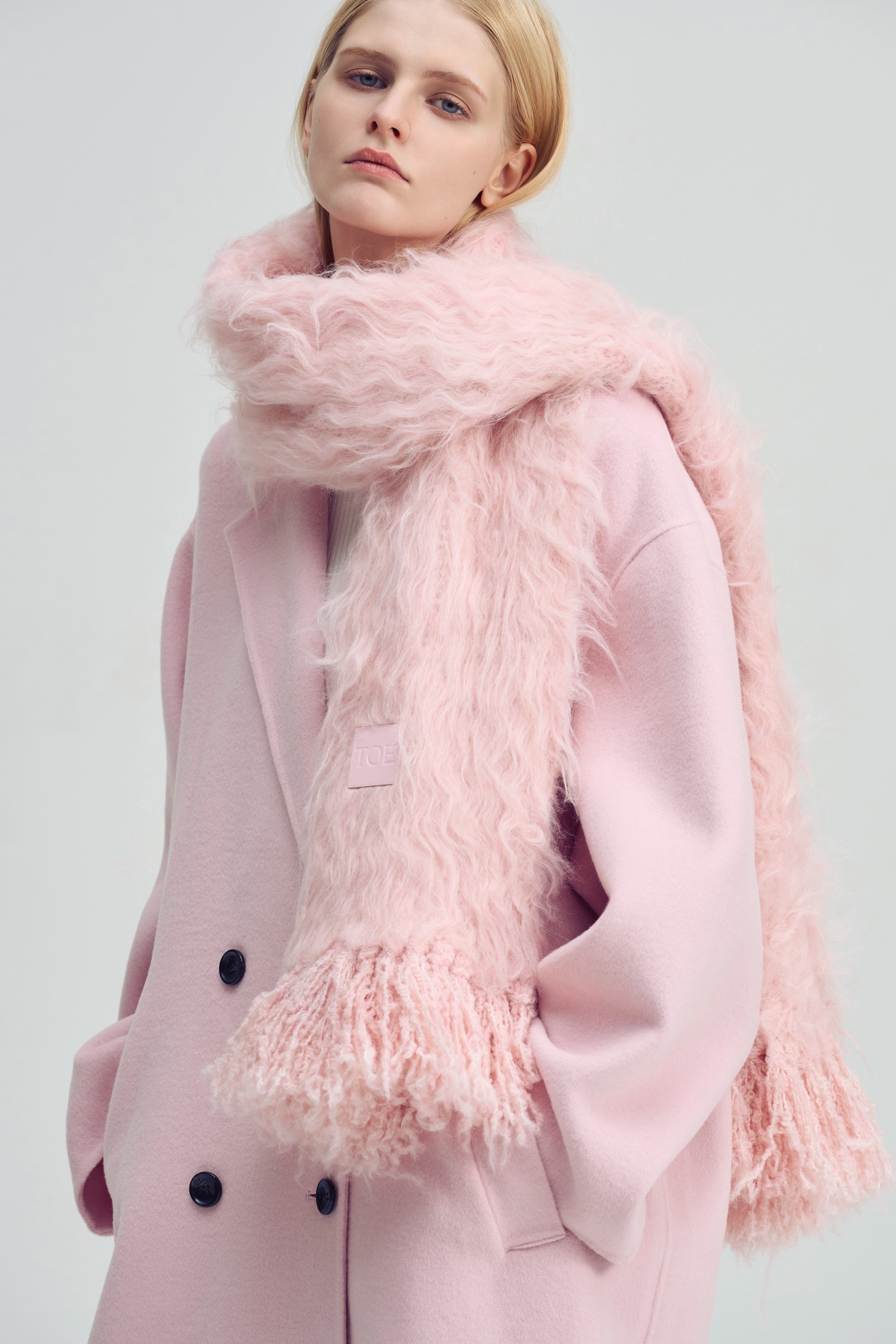 Pigalle shaggy muffler