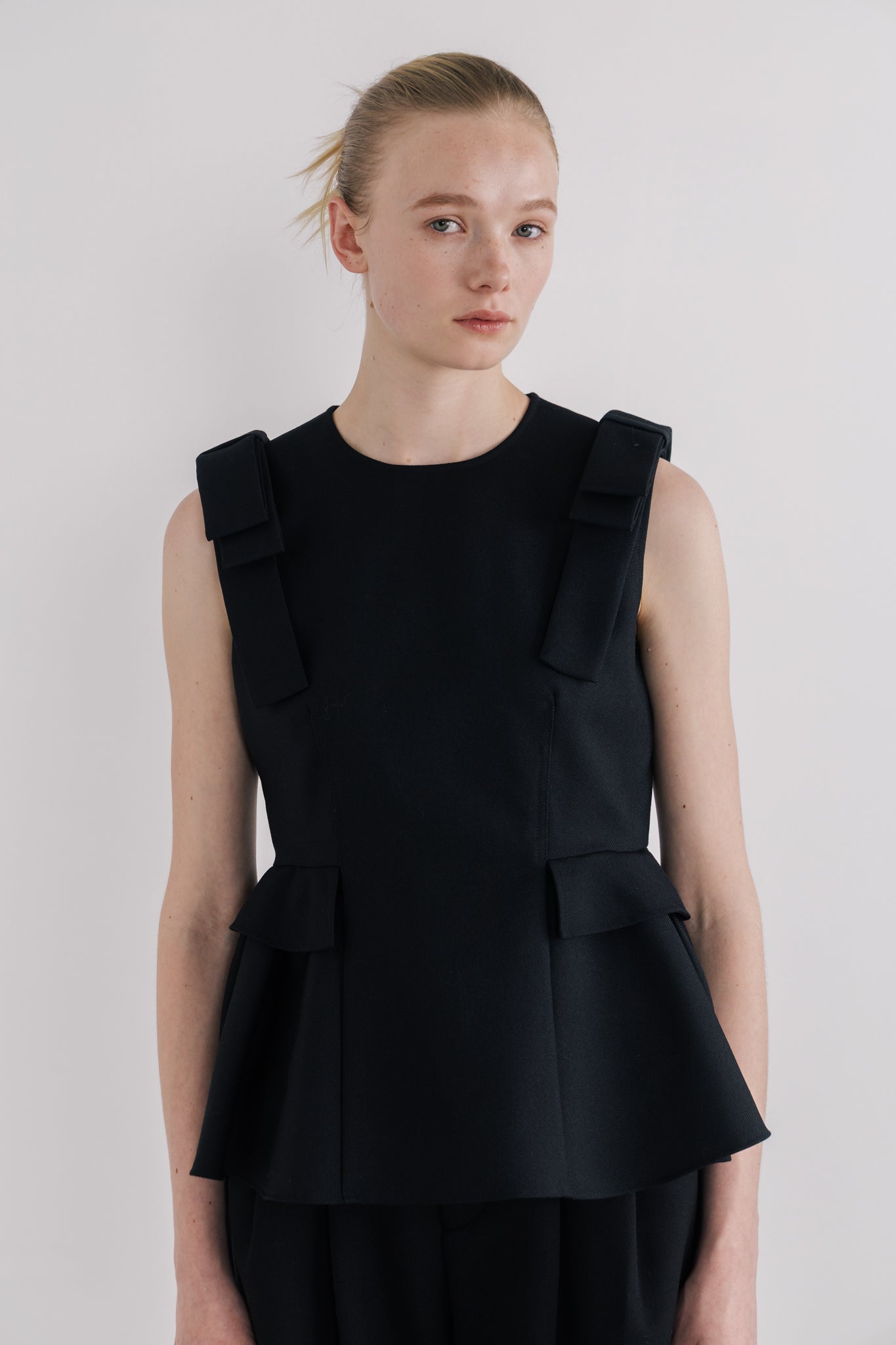 Korinthos Sleeveless Peplum