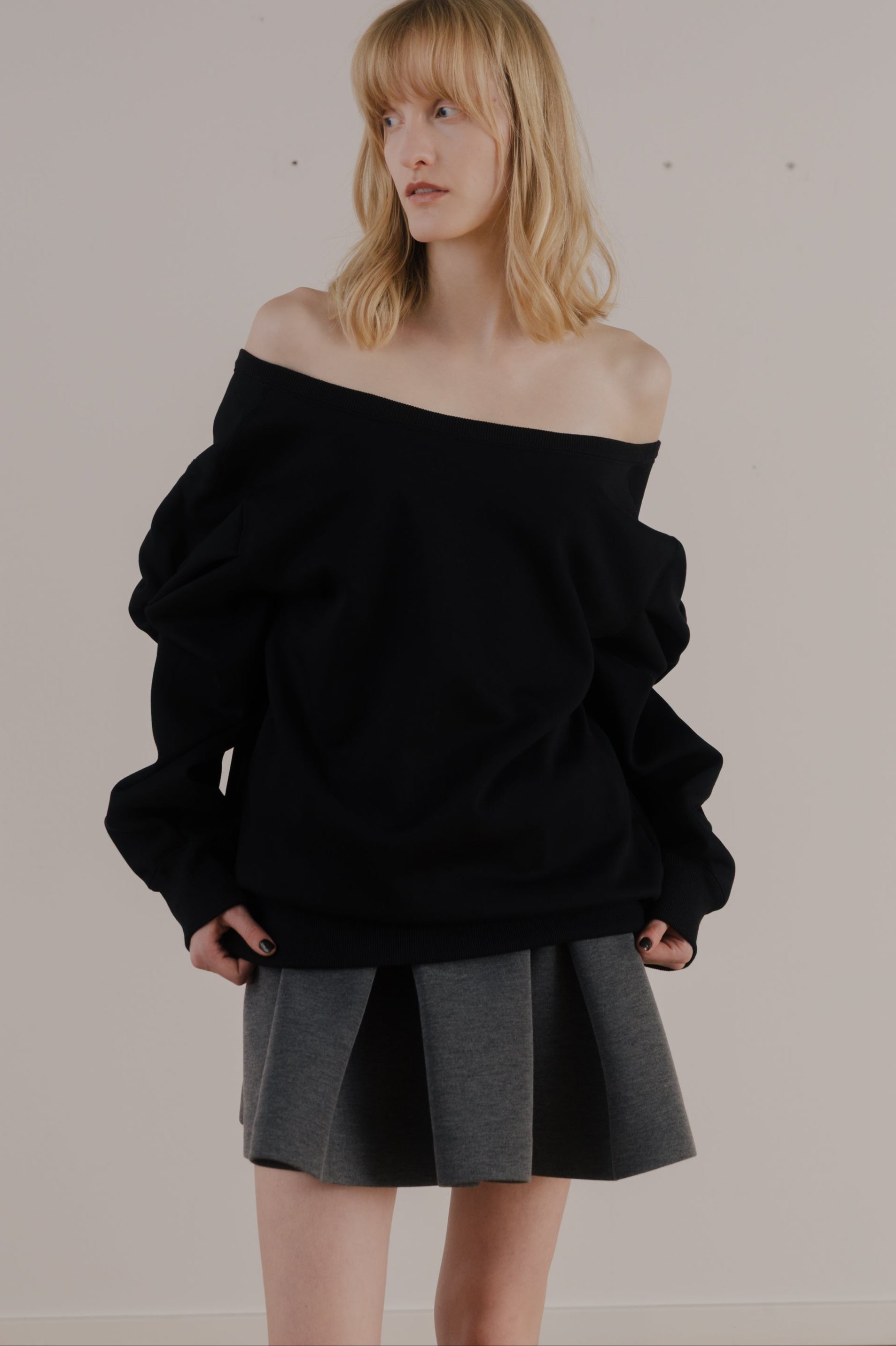Opern Off-shoulder Sweat