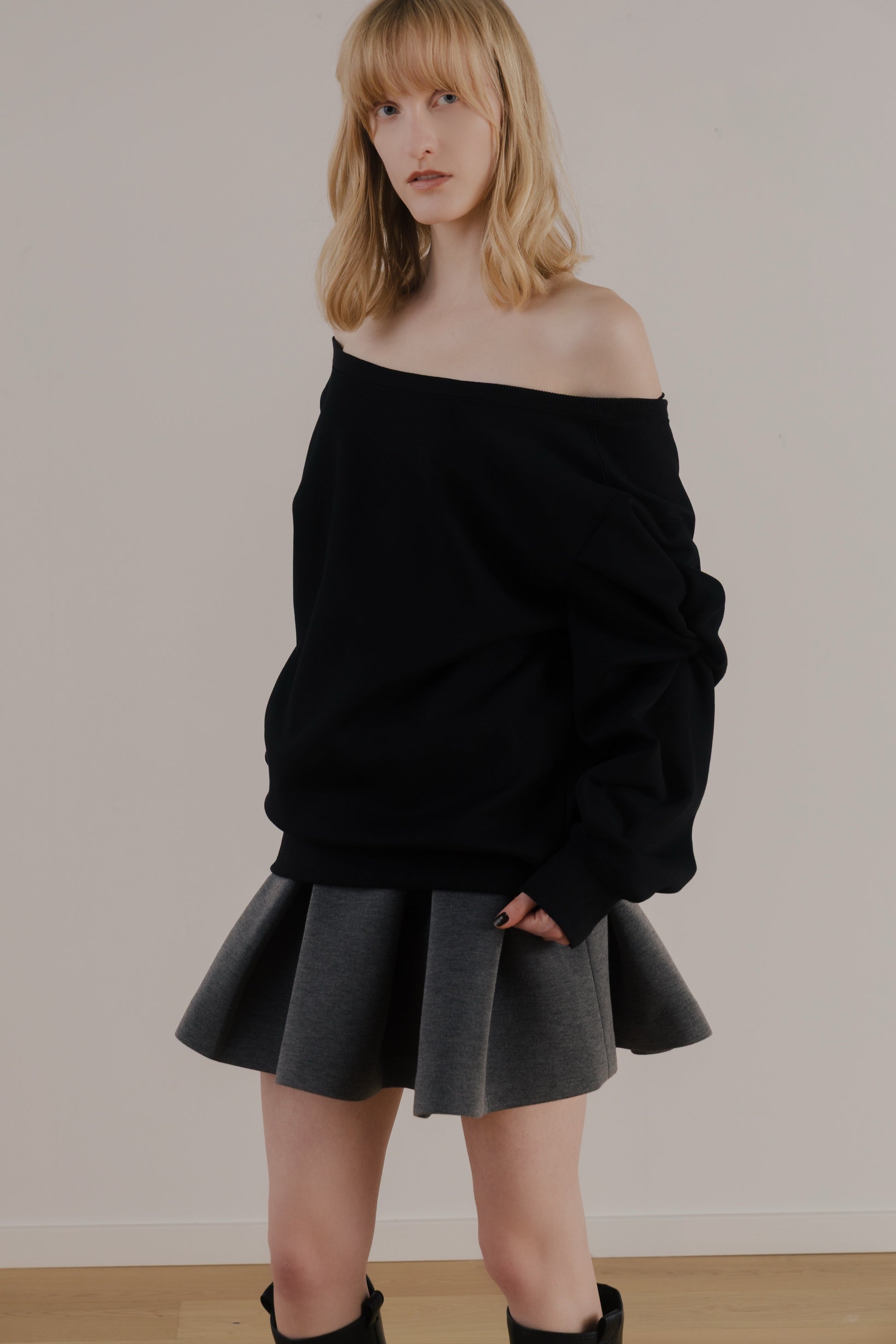 Opern Off-shoulder Sweat