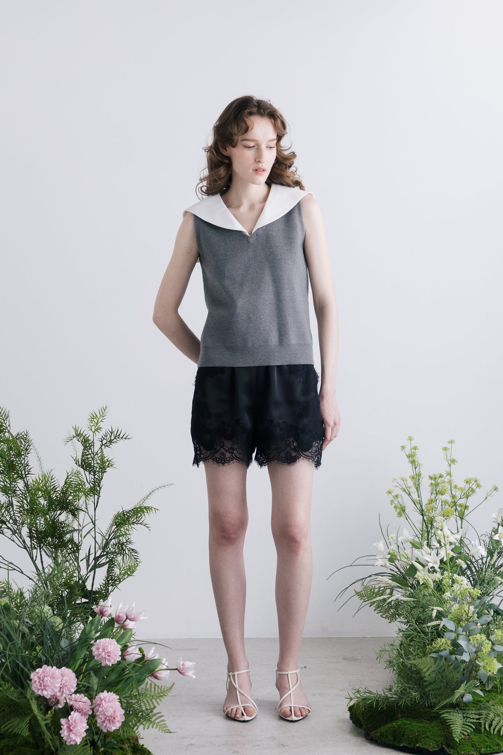 Sneek Lace Short Pants