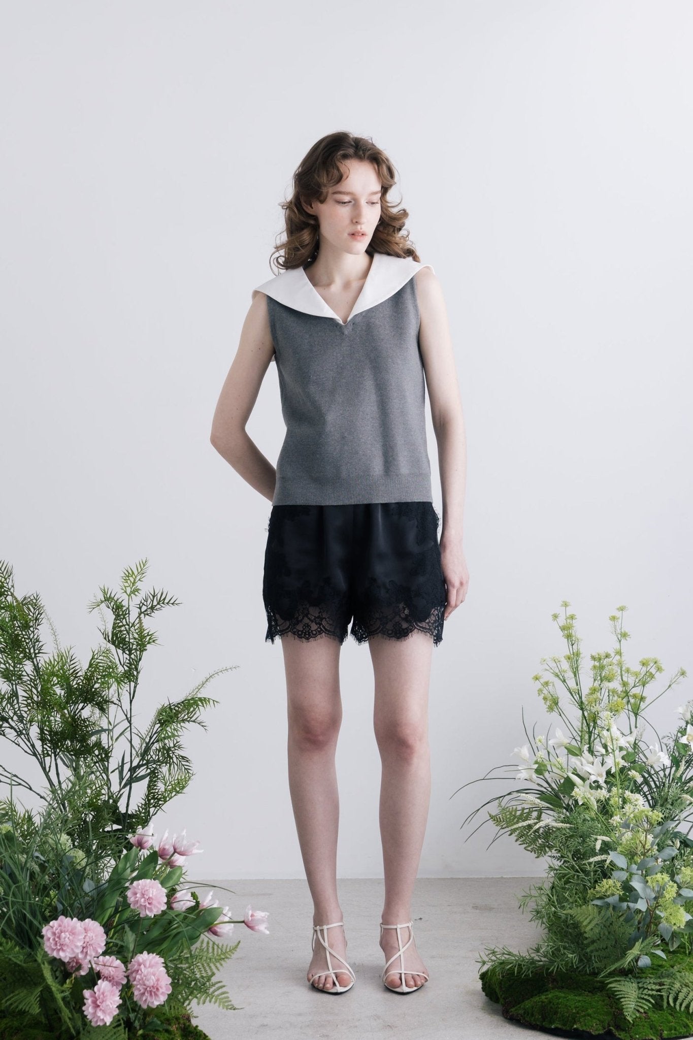 Sneek Lace Short Pants