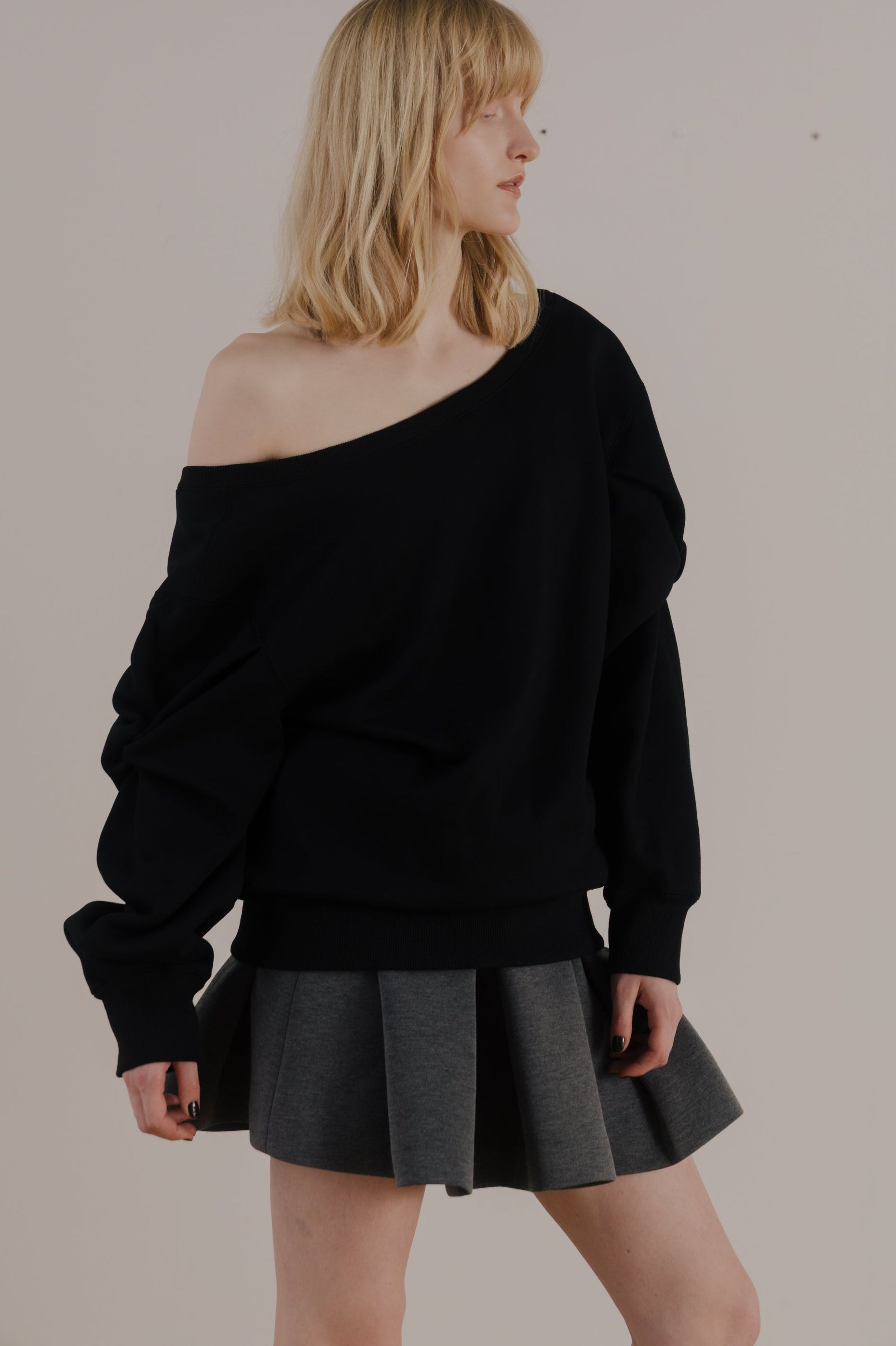 Opern Off-shoulder Sweat