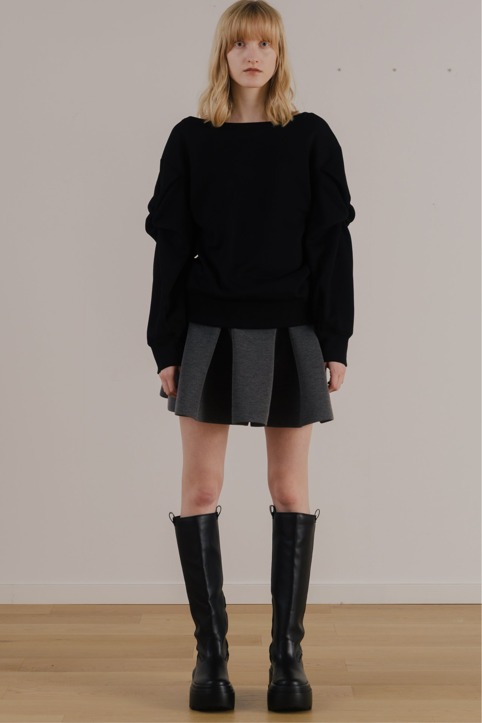 Opern Off-shoulder Sweat
