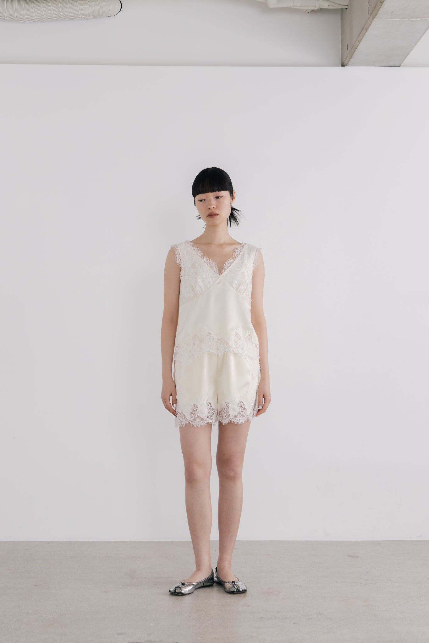 Sneek Lace Short Pants