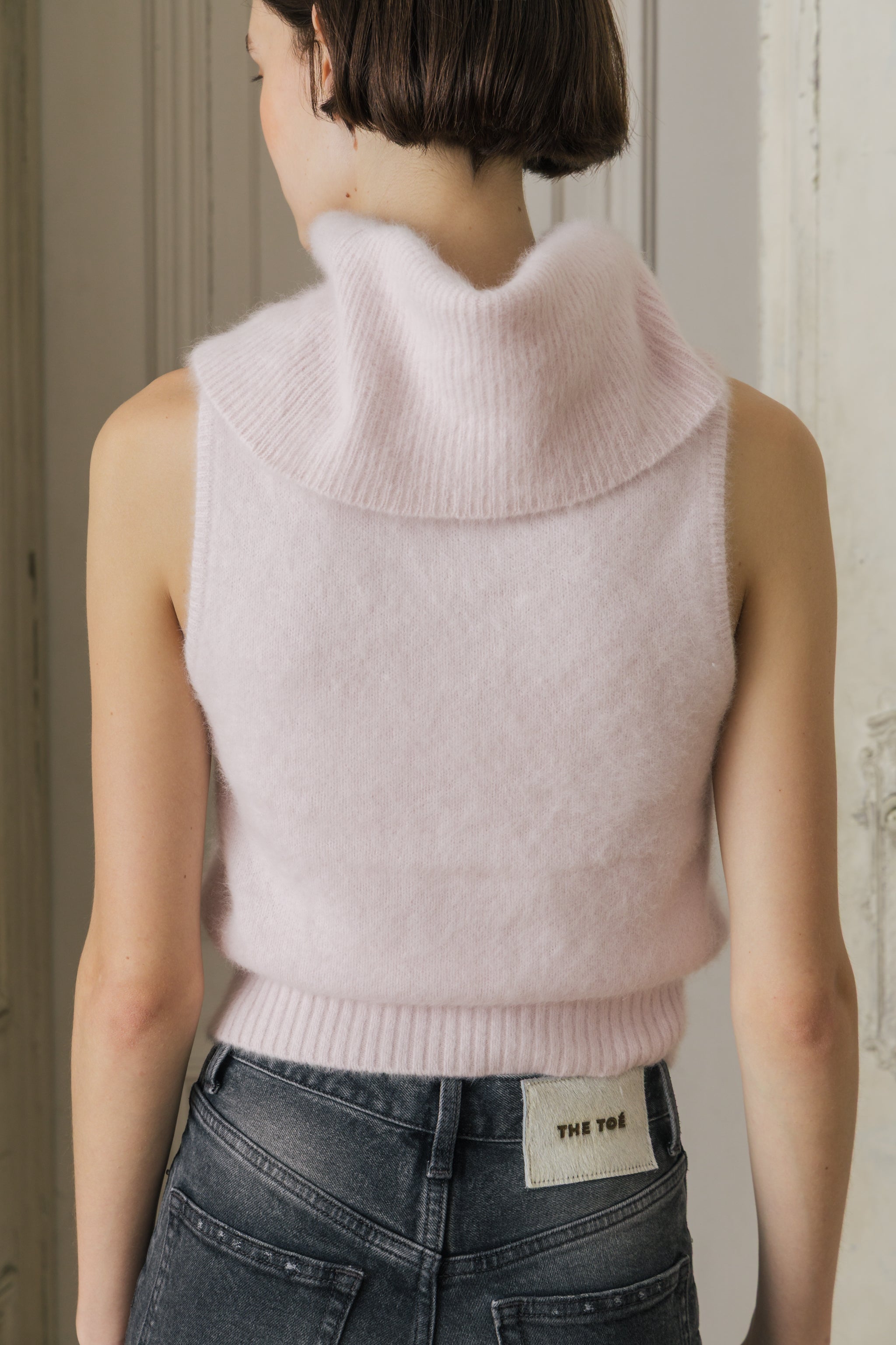 Kerava Sleeveless Turtleneck Knit