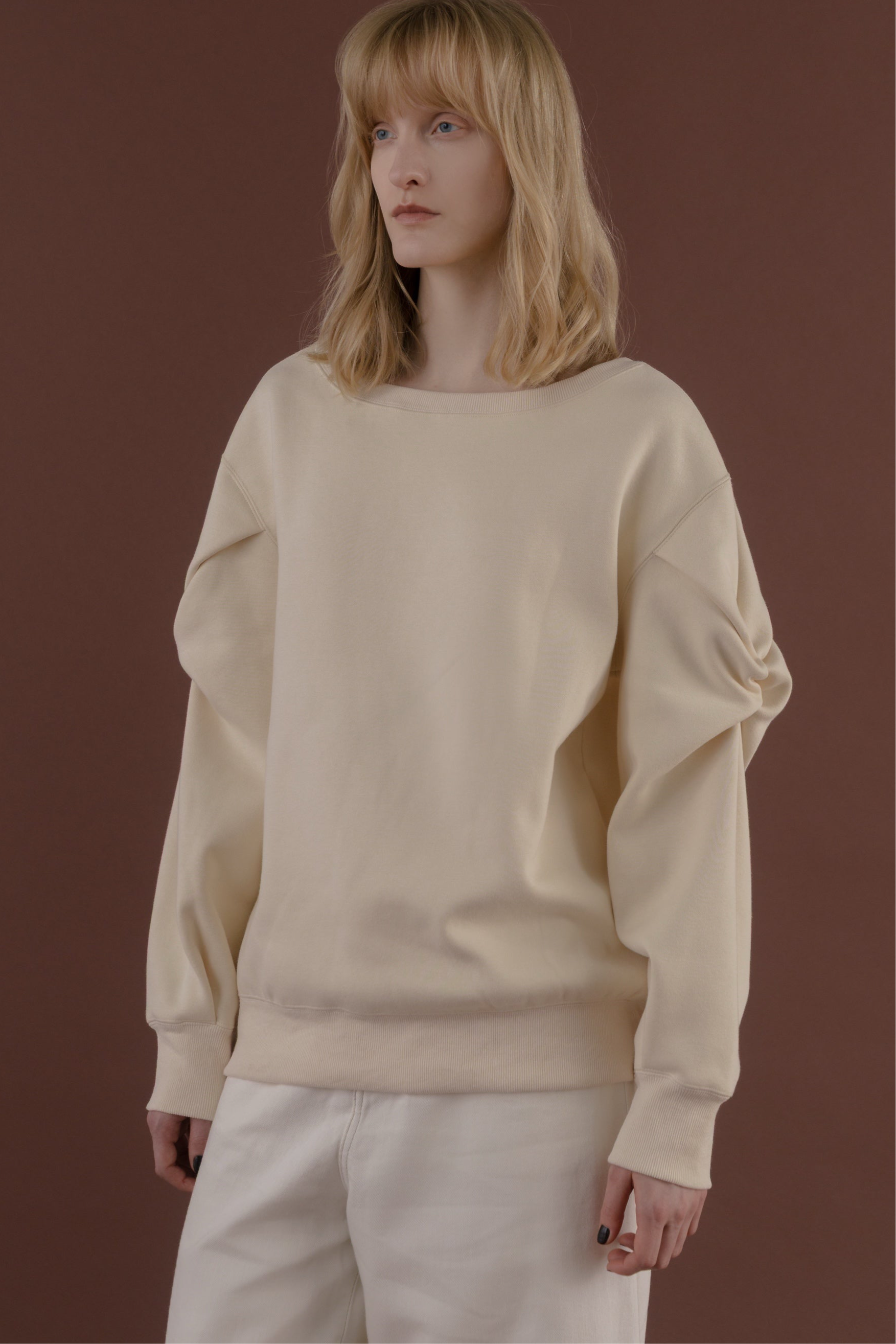 Opern Off-shoulder Sweat – THE TOÉ Opern Off-shoulder Sweat – THE TOÉ
