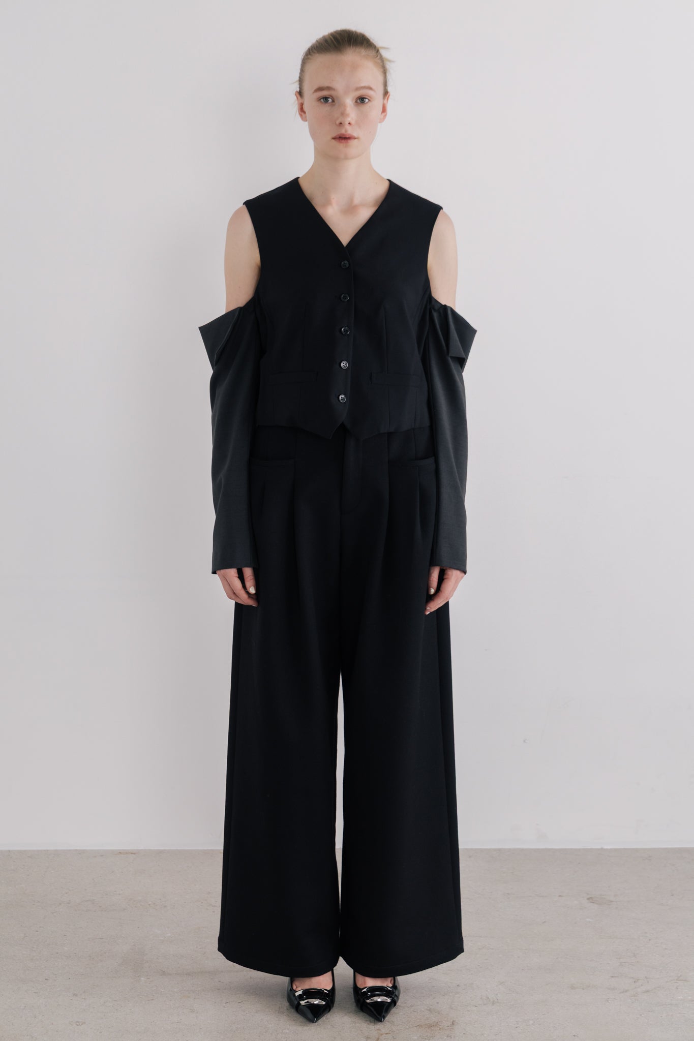 Astoria Open Shoulders Vest – THE TOÉ