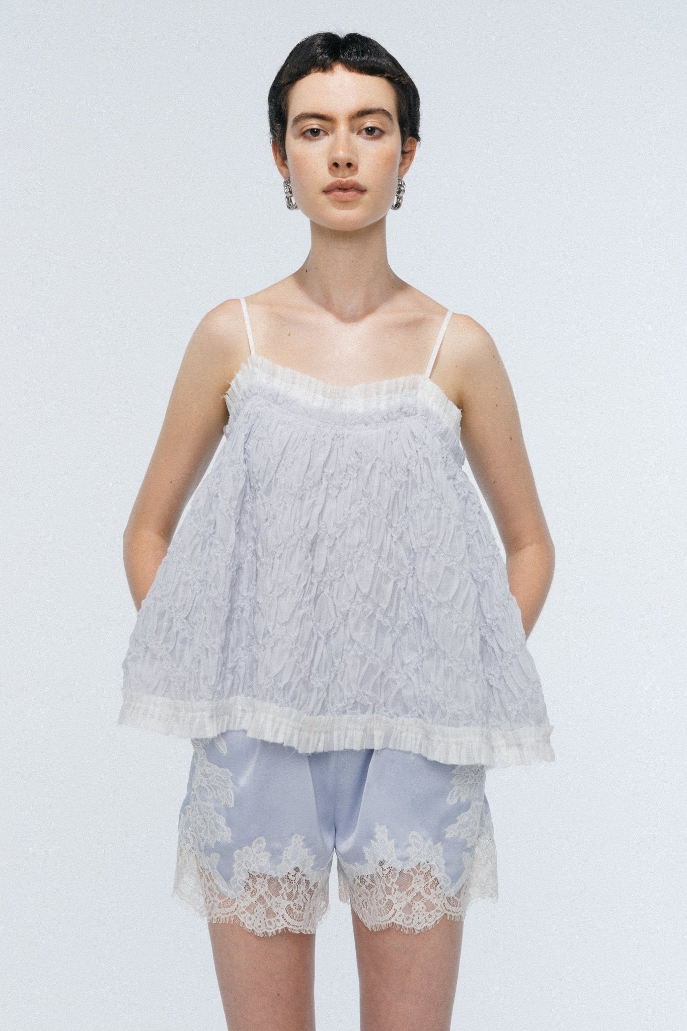 Sneek Lace Short Pants