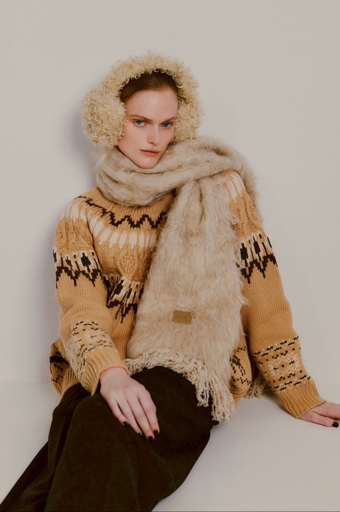 Pigalle shaggy muffler