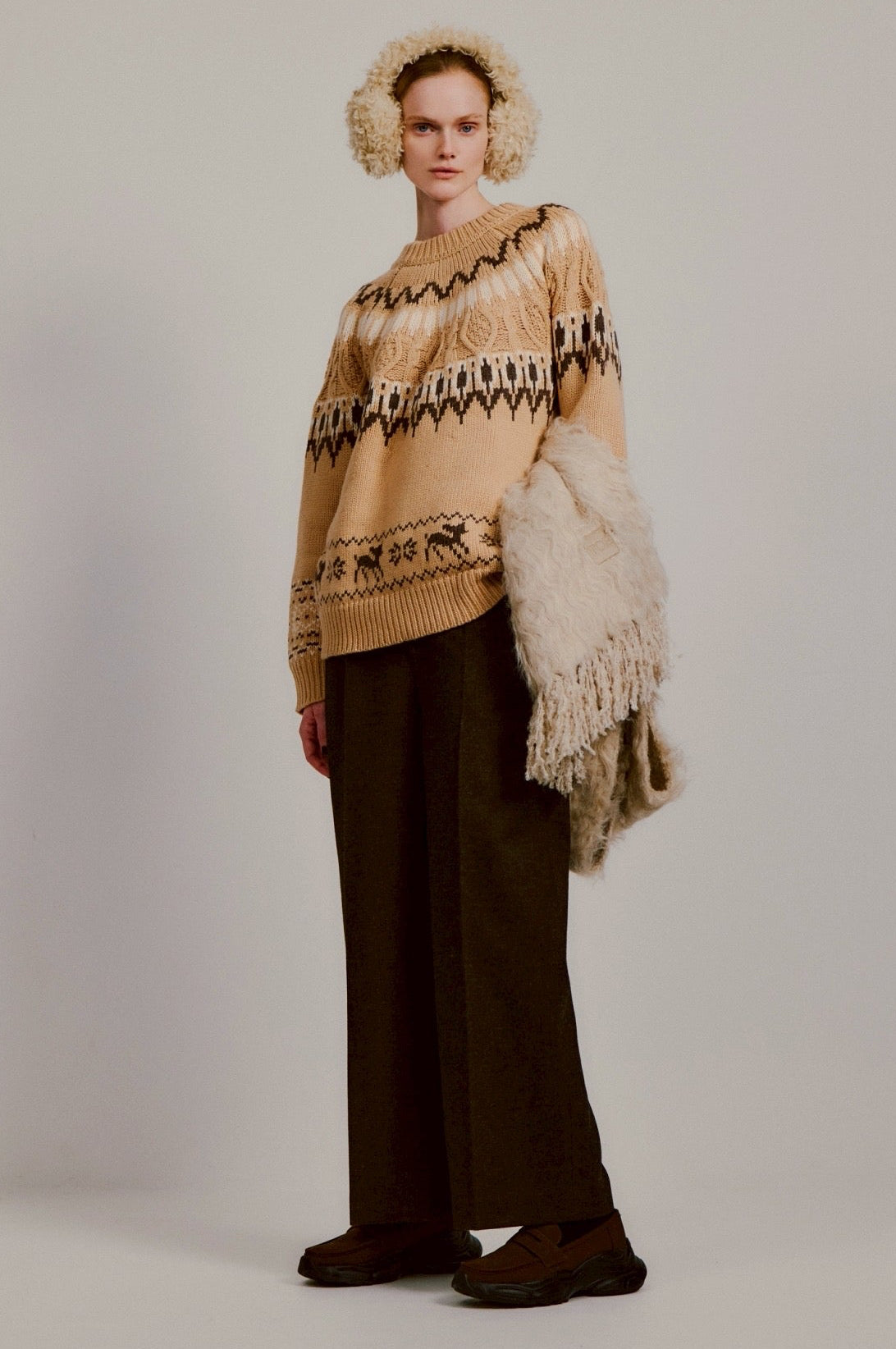 Pigalle shaggy muffler