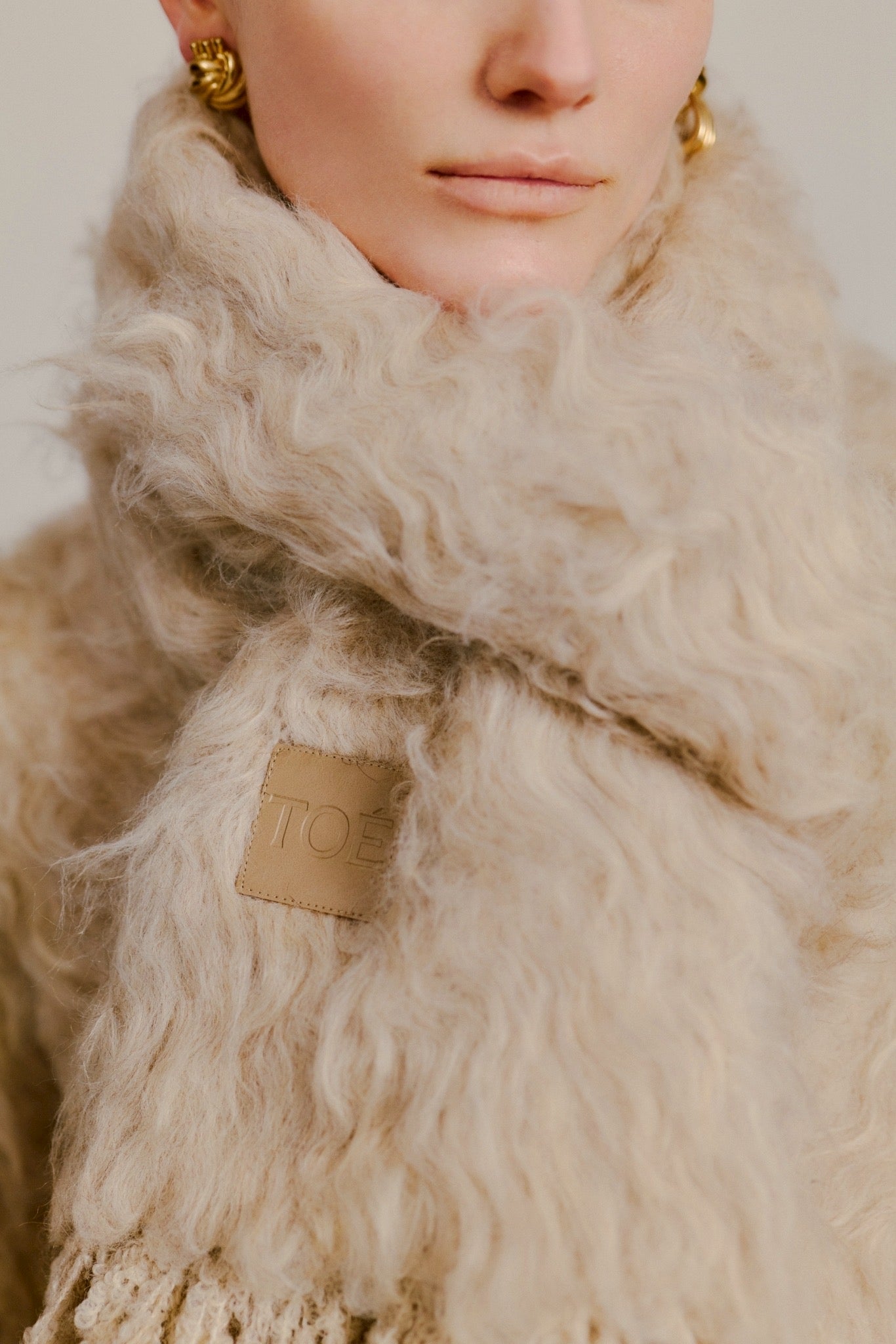 Pigalle shaggy muffler