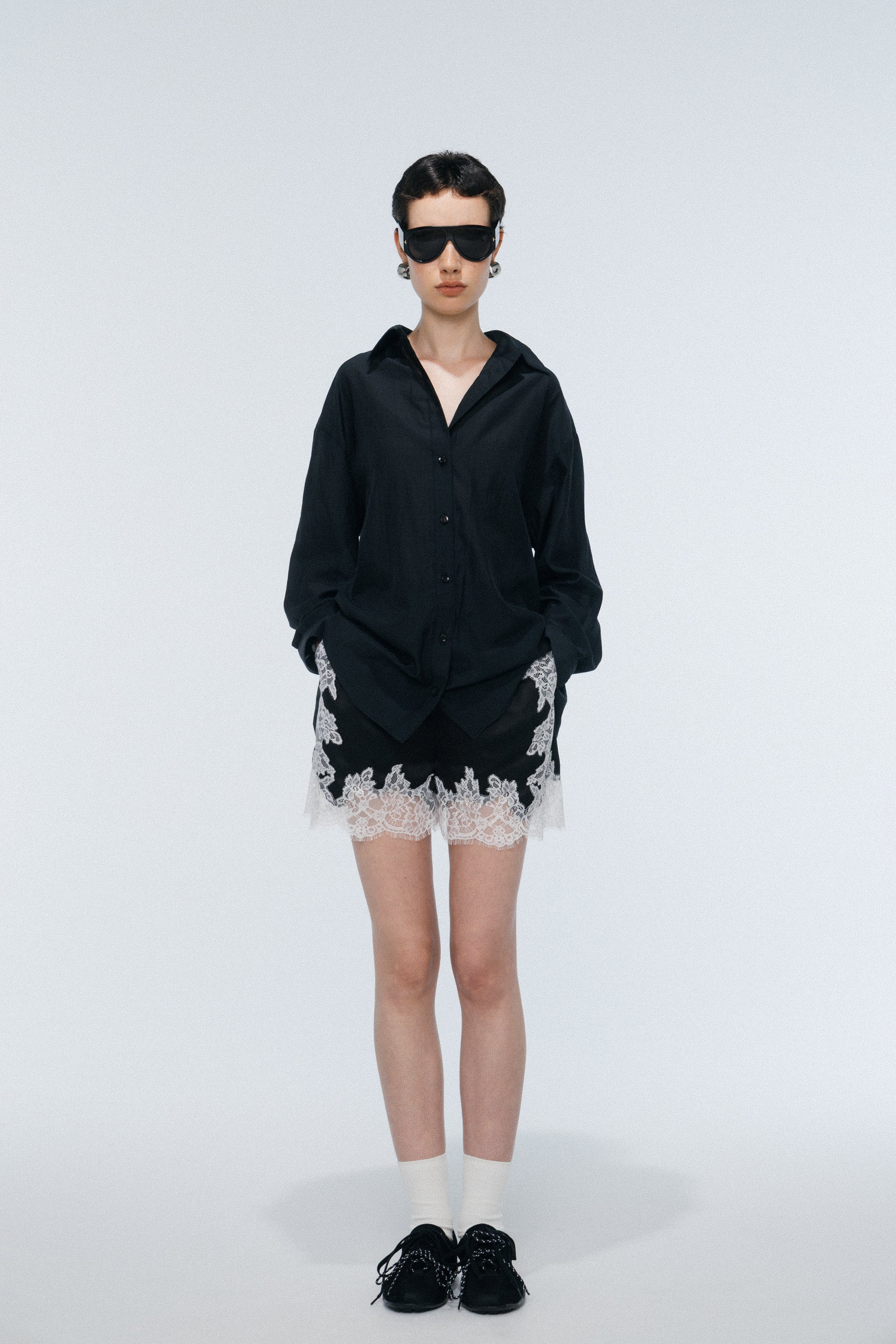 Sneek Lace Short Pants